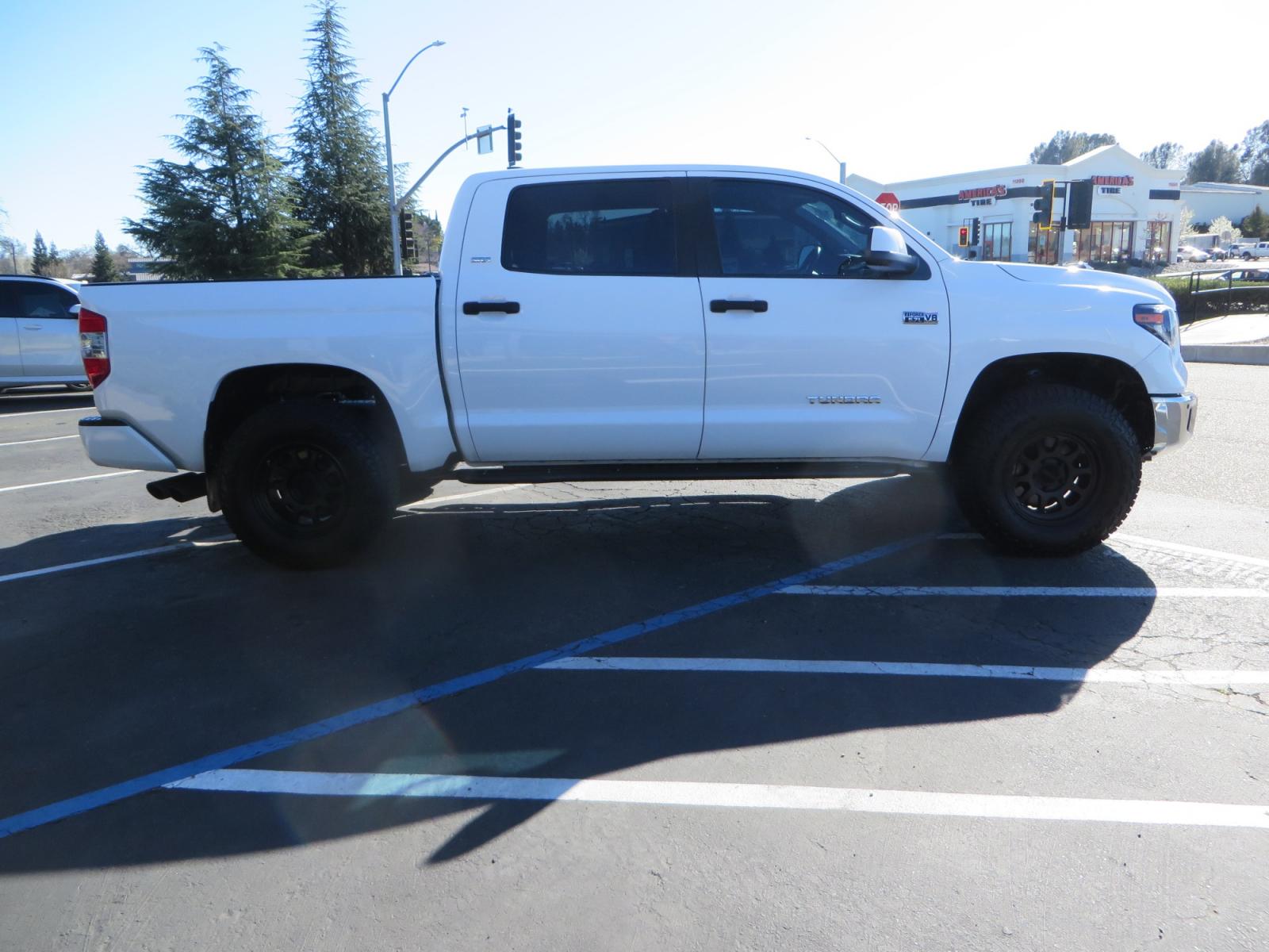2020 White /GREY Toyota Tundra SR5 (5TFDY5F19LX) with an 5.7L engine, automatic transmission, located at 2630 Grass Valley Highway, Auburn, CA, 95603, (530) 508-5100, 38.937893, -121.095482 - Features - King Off Road adjustable remote reservoir coil overs, King 2.5 adjustable remote reservoir rear shocks, Method Race wheels, Falken Wildpeak tires, Sliders, Bed braces, Borla Exhaust, Husky floor mats, Window tint, and Ram phone mounts. - Photo #3